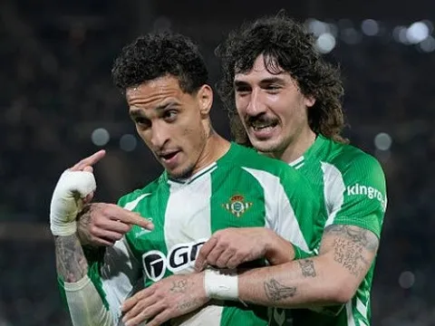 Ngược dòng ngoạn mục, Antony đưa Betis vào tứ kết Europa League