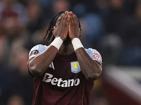 Tammy Abraham tự đóng sập cánh cửa đá chính tại Aston Villa
