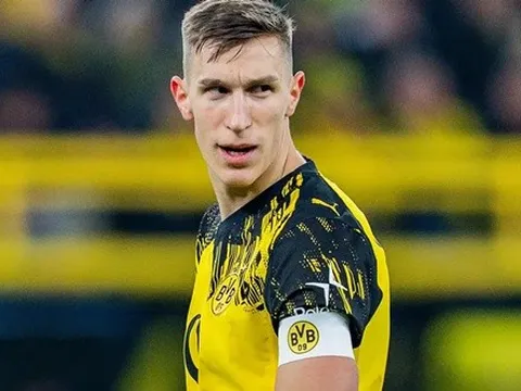 Dortmund tiến sát việc gia hạn với Schlotterbeck