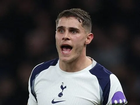 Van de Ven đá cánh trái là chìa khóa trụ hạng cho Spurs