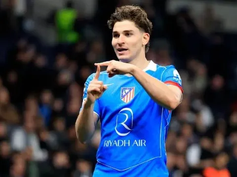 Săn Alvarez, Arsenal và Chelsea cử người đến sân Tottenham