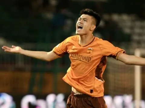 "Hòn đá tảng" 1m95 của U23 Việt Nam sẵn sàng lên đá tiền đạo