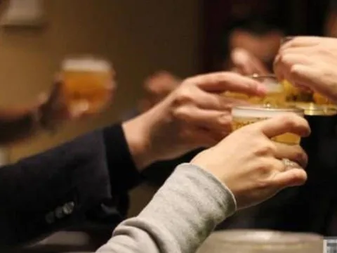 Tuổi 50 không nên tham dự những bữa tiệc rỗng tuếch và đầy giả tạo – Lời khuyên vàng cho người trưởng thành