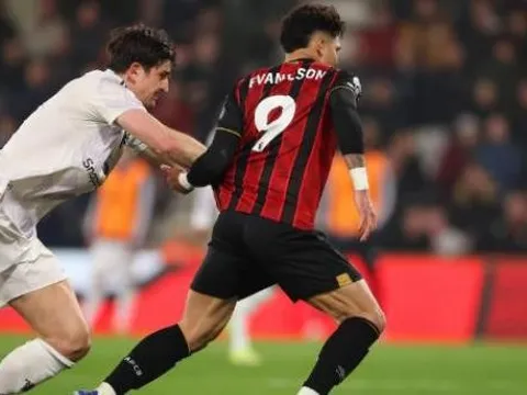 Carrick 'nổi điên' vì Man Utd bị cướp phạt đền trước Bournemouth