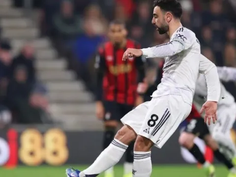 Bruno Fernandes san bằng kỷ lục Cantona, vượt qua Hazard