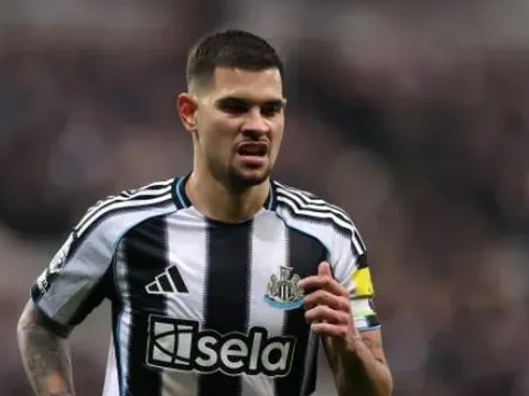 HLV Newcastle gọi tin đồn M.U mua Bruno Guimaraes là vô nghĩa