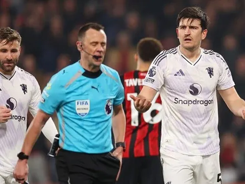 Maguire có quyền giận dữ vì tiêu chuẩn kép của VAR