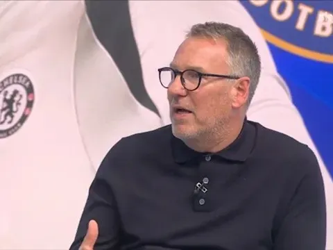 Paul Merson tin Chelsea hòa nhọc nhằn trên sân Everton