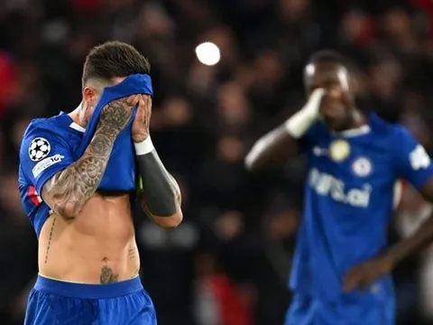 Sai lầm cá nhân đang "giết chết" triết lý của Rosenior