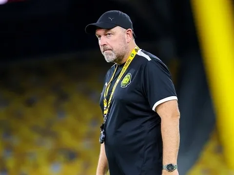 Cklamovski 'mất tất cả' dù không thua một trận nào