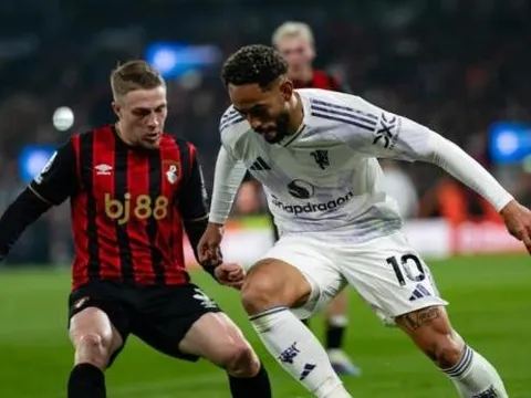 Andy Cole trầm trồ trước "tuyệt tác chạm bóng" của Matheus Cunha