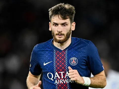 Romano báo tin buồn cho Arsenal vụ Kvaratskhelia