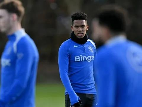 Estevao Willian phơi bày điểm yếu chí tử của hàng thủ Chelsea