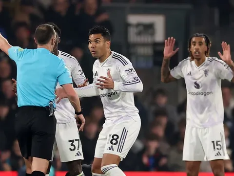 Phẫn nộ với trọng tài, MU đâm đơn kiện PGMOL