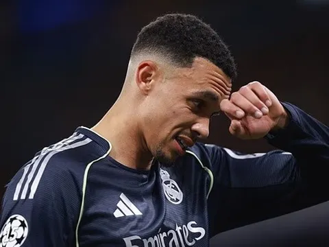 Gerrard giải mã lý do Tuchel bỏ rơi Alexander-Arnold