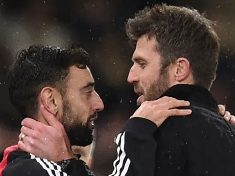 Bruno Fernandes và Carrick đối mặt án phạt từ FA