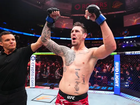 Eddie Hearn phẫn nộ: Hợp đồng của nhà vô địch UFC Tom Aspinall là một sự sỉ nhục