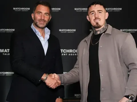Eddie Hearn phẫn nộ: Hợp đồng của nhà vô địch UFC Tom Aspinall là một sự sỉ nhục