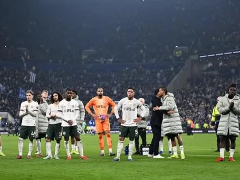 Từ thủ môn đến HLV: 5 lý do khiến Chelsea phơi áo trước Everton