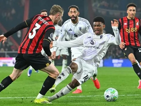 Alan Shearer chỉ trích trọng tài Anh sau trận hòa của Man Utd