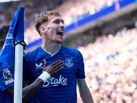 Moyes ca ngợi Garner xuất chúng khi Everton hạ Chelsea 3-0
