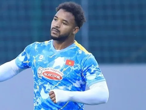 Xuân Son phải tập riêng theo chỉ đạo của HLV Kim Sang-sik