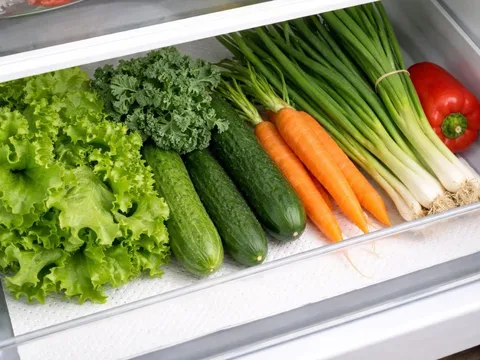 90% người dùng tủ lạnh không biết mẹo nhỏ này: Chỉ cần đặt một tờ giấy vào tủ lạnh, rau củ tươi hơn hẳn