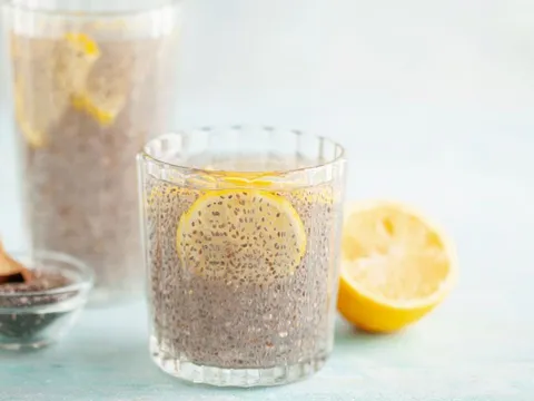 Cách uống nước chanh hạt chia giúp tiêu mỡ, giảm cân nhanh, không hại dạ dày
