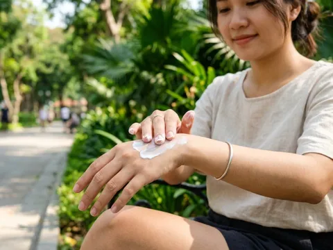 Nếp nhăn da tay xuất hiện sớm: Nguyên nhân ít ai ngờ và cách ngăn ngừa hiệu quả