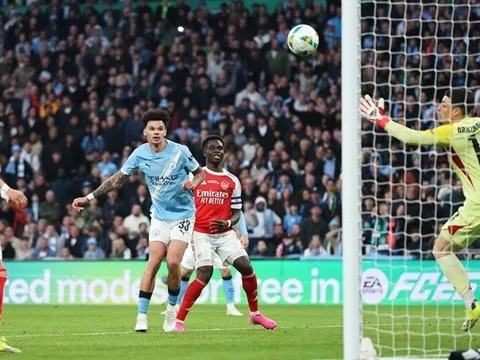 Kepa sụp đổ, O'Reilly lập cú đúp xé lưới Arsenal