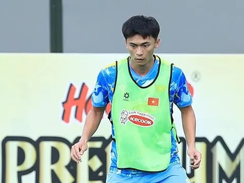 Kế thừa áo số 22 của Tiến Linh, Việt Cường thừa nhận áp lực