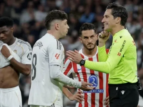 Arbeloa nói tấm thẻ đỏ của Fede Valverde thật khó hiểu