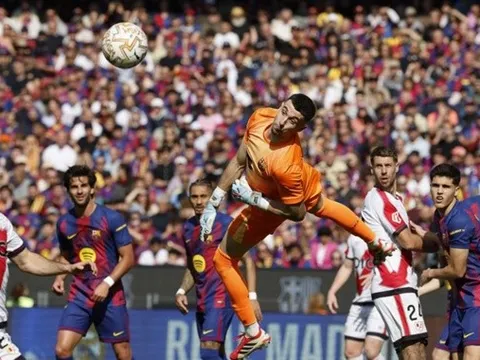 Joan Garcia hóa bức tường thép giúp Barca xây chắc ngôi đầu