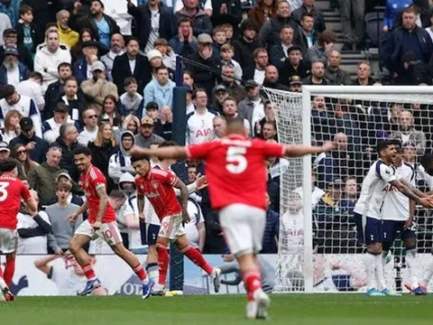 Romero nổi giận vì bàn thua ngớ ngẩn trước Forest