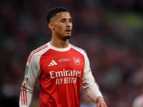 Saliba chấn thương, Lacroix lần đầu lên tuyển Pháp