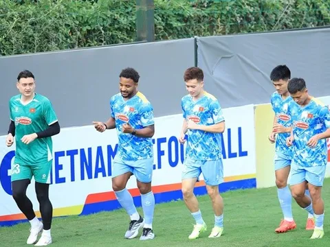 Báo chí khu vực dậy sóng vì ĐTVN áp sát top 100