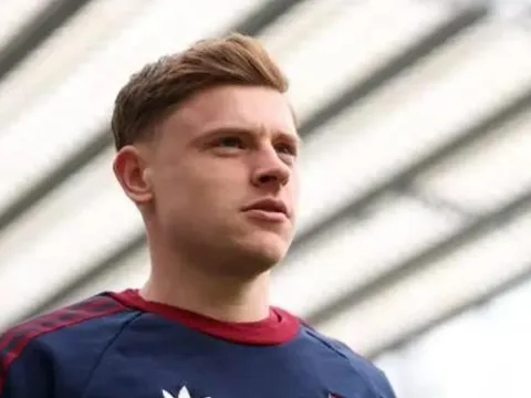 Harvey Barnes lên tuyển Anh thay thế Eze dính chấn thương