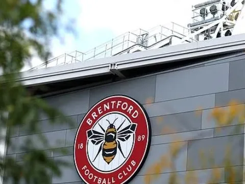 Hai sao Brentford đổ máu khi lao vào cứu người bị hành hung