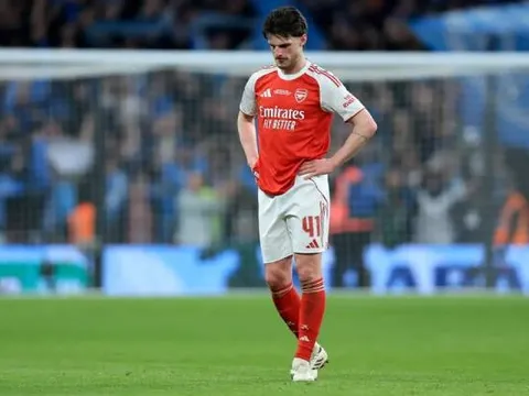 CĐV Arsenal nổi giận tố Arteta vắt kiệt sức Declan Rice
