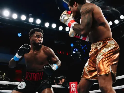 Sức mạnh tuyệt đối của Carlos Adames: 'Ammo' Williams gục ngã nhưng không đầu hàng