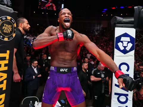 Dana White ngán ngẩm bỏ về, Michael Page thắng nhạt nhòa trong tiếng la ó