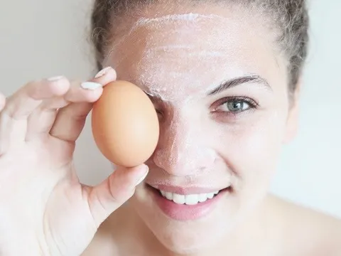 Mặt nạ lòng trắng trứng và chanh: Giải pháp làm mịn da tức thì nhưng cần dùng đúng cách