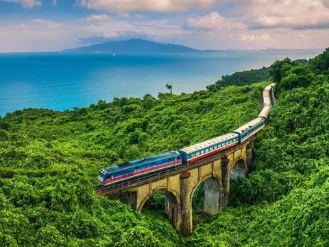 Mỏ dầu lớn nhất Việt Nam chiếm 80% sản lượng dầu thô khai thác nằm ở tỉnh/thành nào?