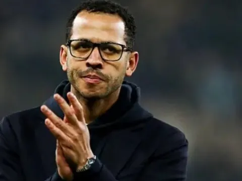 Liệu Liam Rosenior có đủ bản lĩnh để lèo lái con tàu Chelsea?