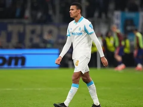 Mason Greenwood ẩu đả rồi rời sân sớm vì chấn thương