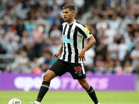 Tin đồn chuyển nhượng sáng 24/3: MU săn Davies, Guimaraes; Zidane dẫn dắt ĐT Pháp