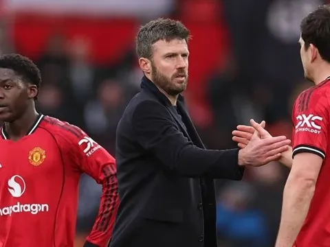 Vì sao MU chưa dám đặt cược tương lai vào Michael Carrick?