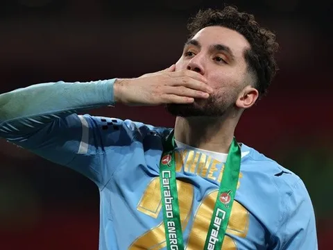 Màn tâng bóng của Rayan Cherki là niềm vui thay vì sự xúc phạm