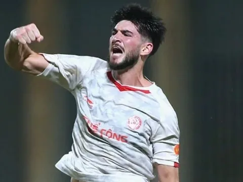 Tại sao tuyển Việt Nam cần mở cửa cho các cầu thủ 'khổng lồ'?