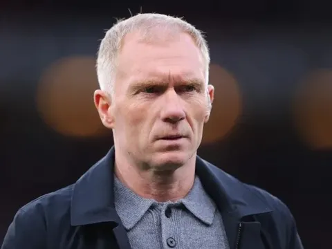 Scholes tin Dowman sẽ cứu vãn mùa giải Arsenal